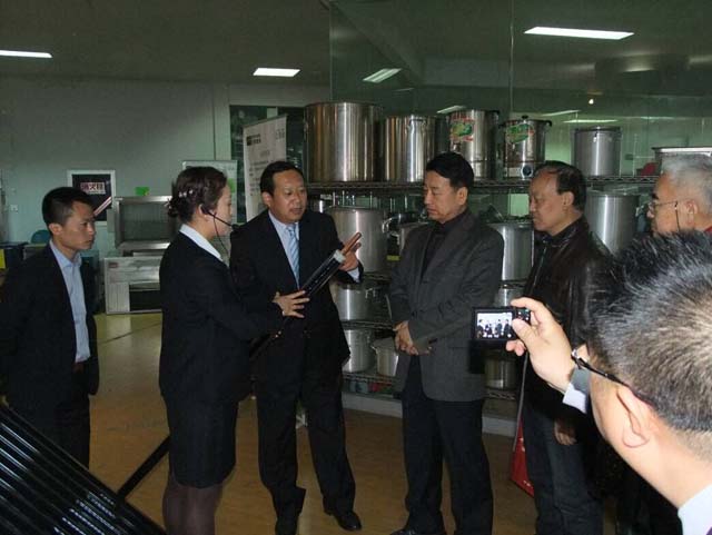 陳總現(xiàn)場講解產(chǎn)品 陳總現(xiàn)場講解產(chǎn)品