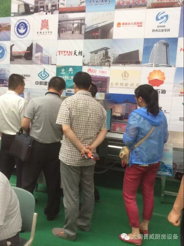 客戶參觀商用洗碗機 客戶參觀商用洗碗機