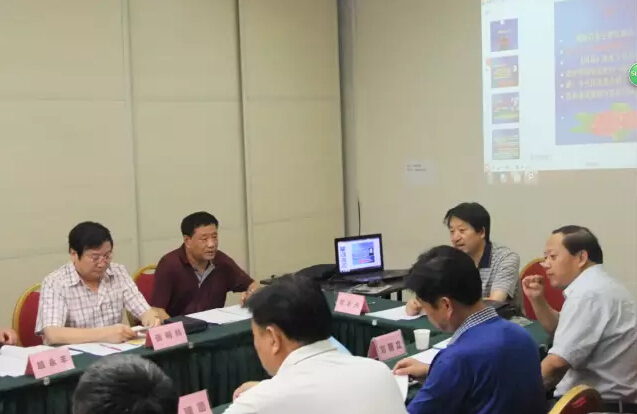 岐山商會(huì)成員認(rèn)真聽講 岐山商會(huì)成員認(rèn)真聽講