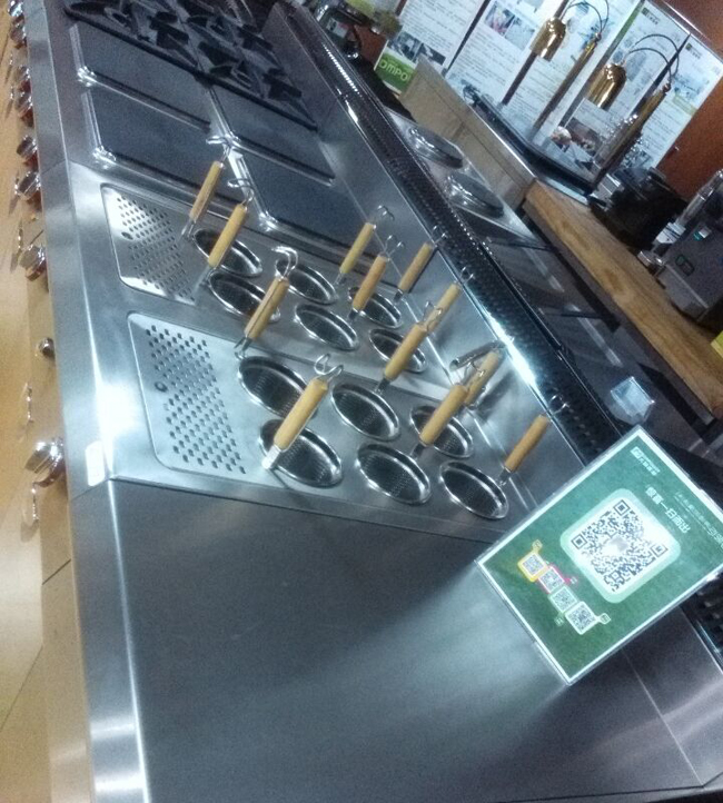 燃氣煮面爐側面 燃氣煮面爐側面