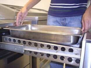 易于放置取出GN盤 易于放置取出GN盤